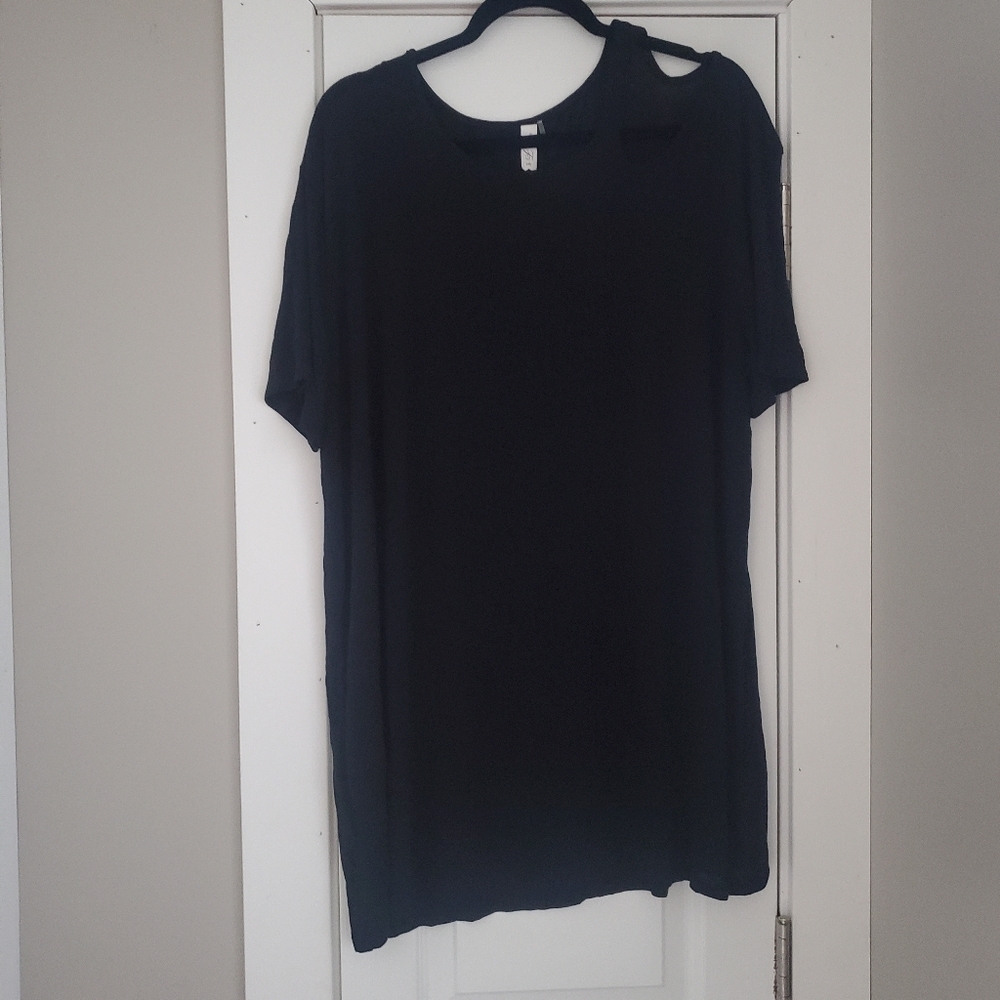 Black Tunic Top With Shoulder Cutout